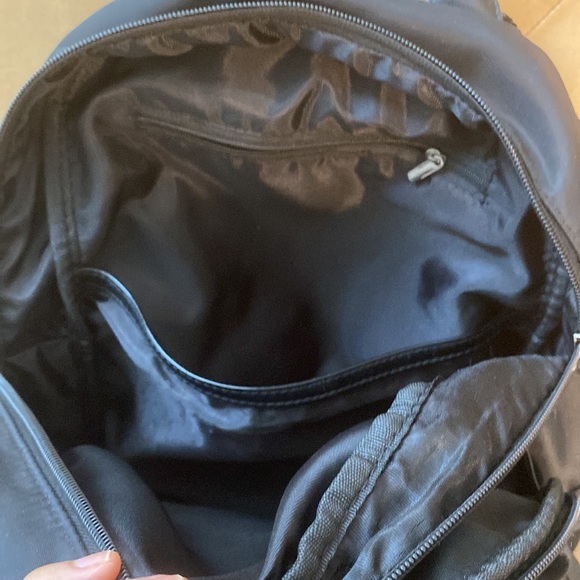 Black backpack - Picture 5 of 8